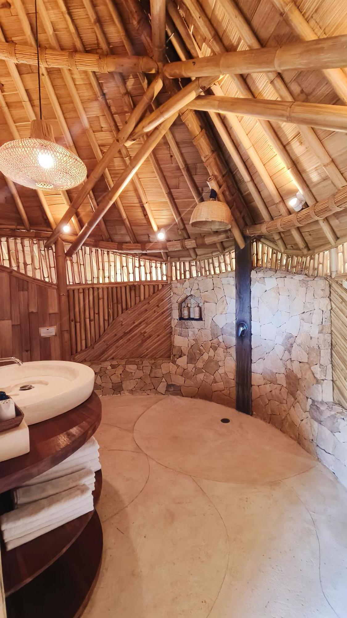 Kalma Bamboo Eco Lodge Kuta  Exterior foto